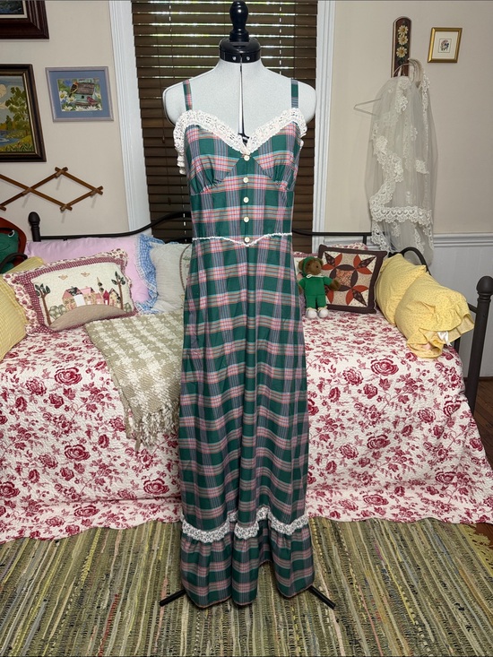 Vintage Dresses & Skirts - Vintage Green and Pink Plaid Lace-Trim Sundress
